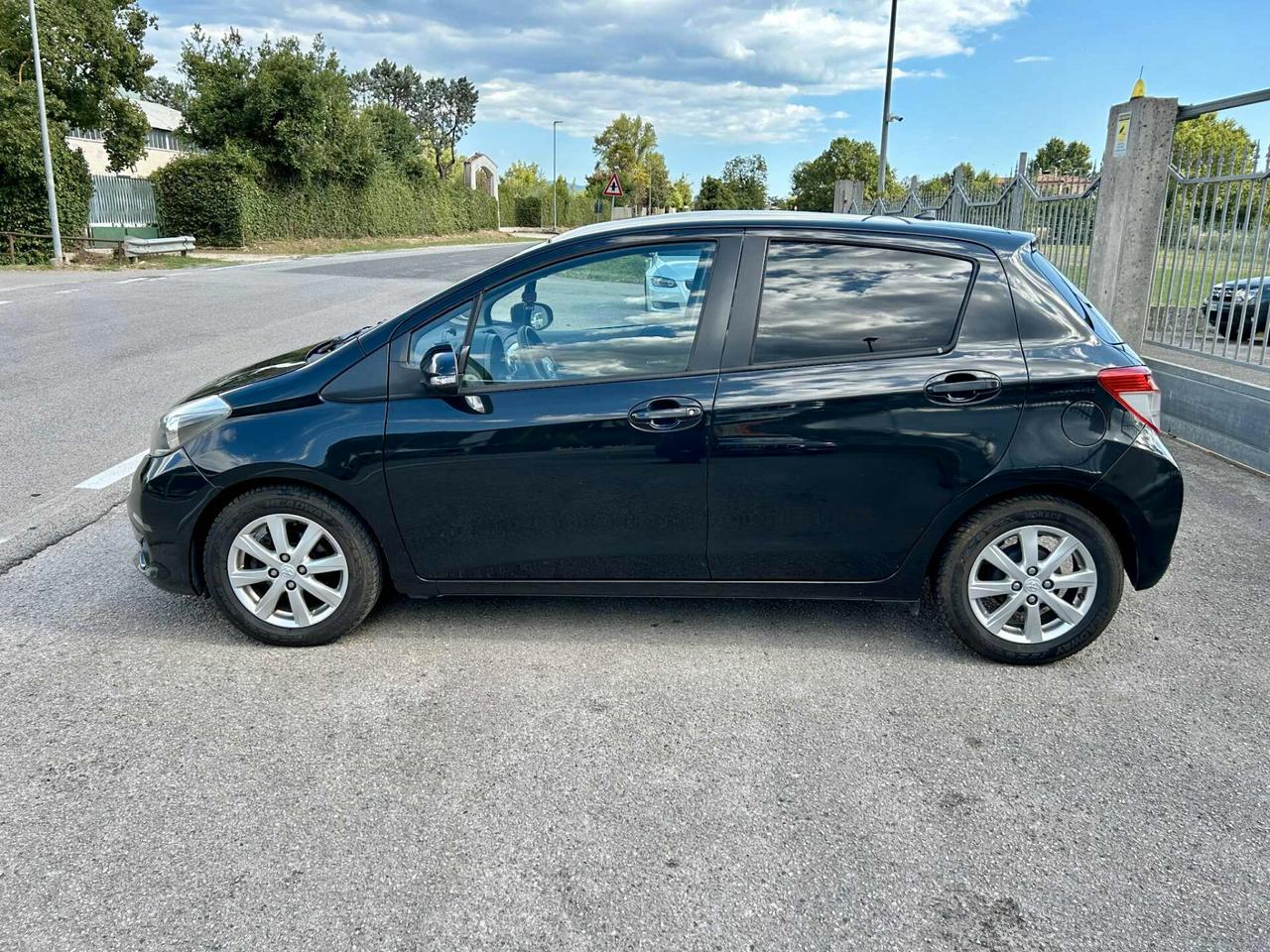 Toyota Yaris 1.4 D-4D 5 porte Lounge TETTO PANORAMICO FULL
