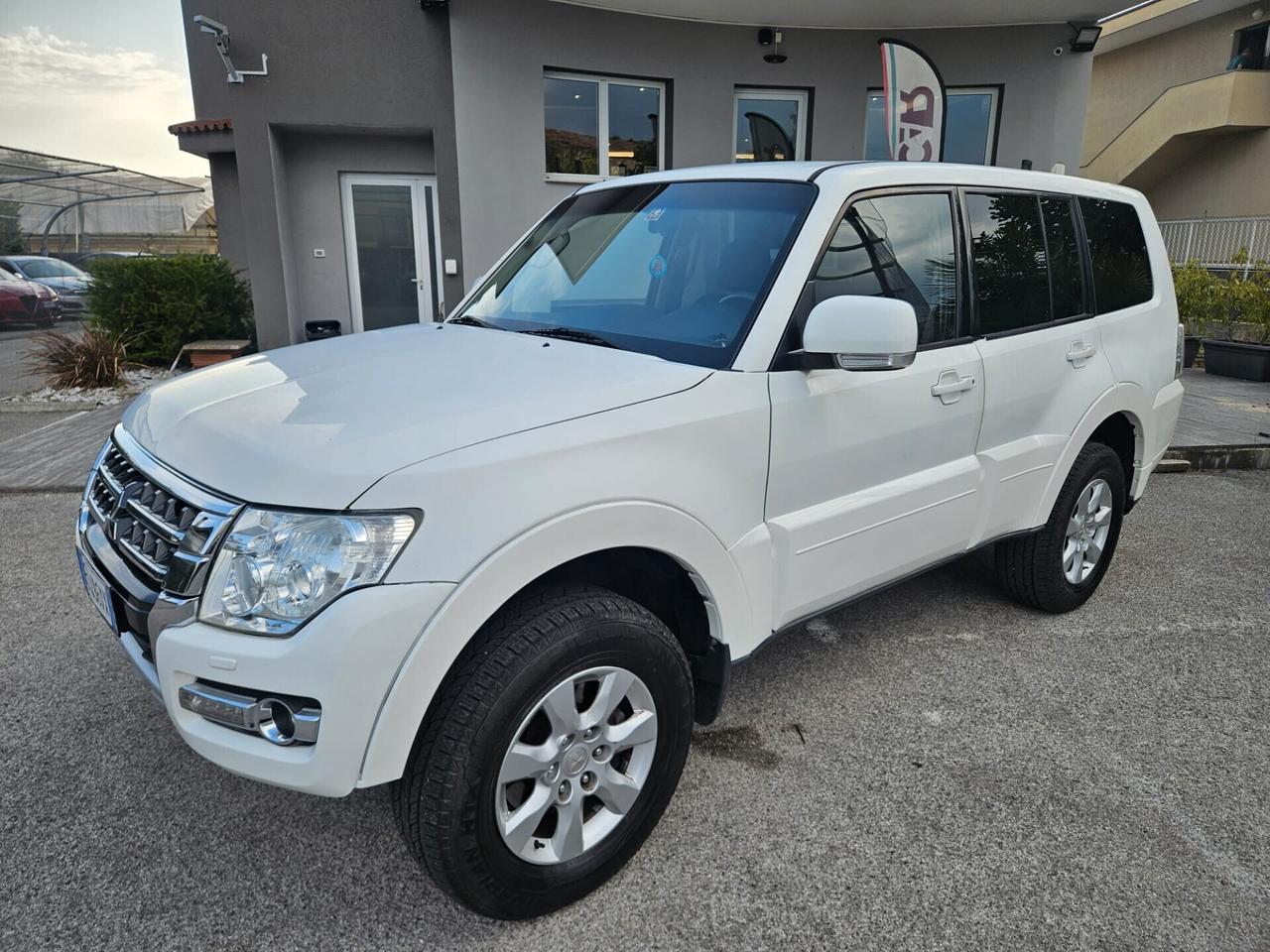 Mitsubishi Pajero 3.2 DI-D 16V aut. 5p. Instyle DPF CARPLAY