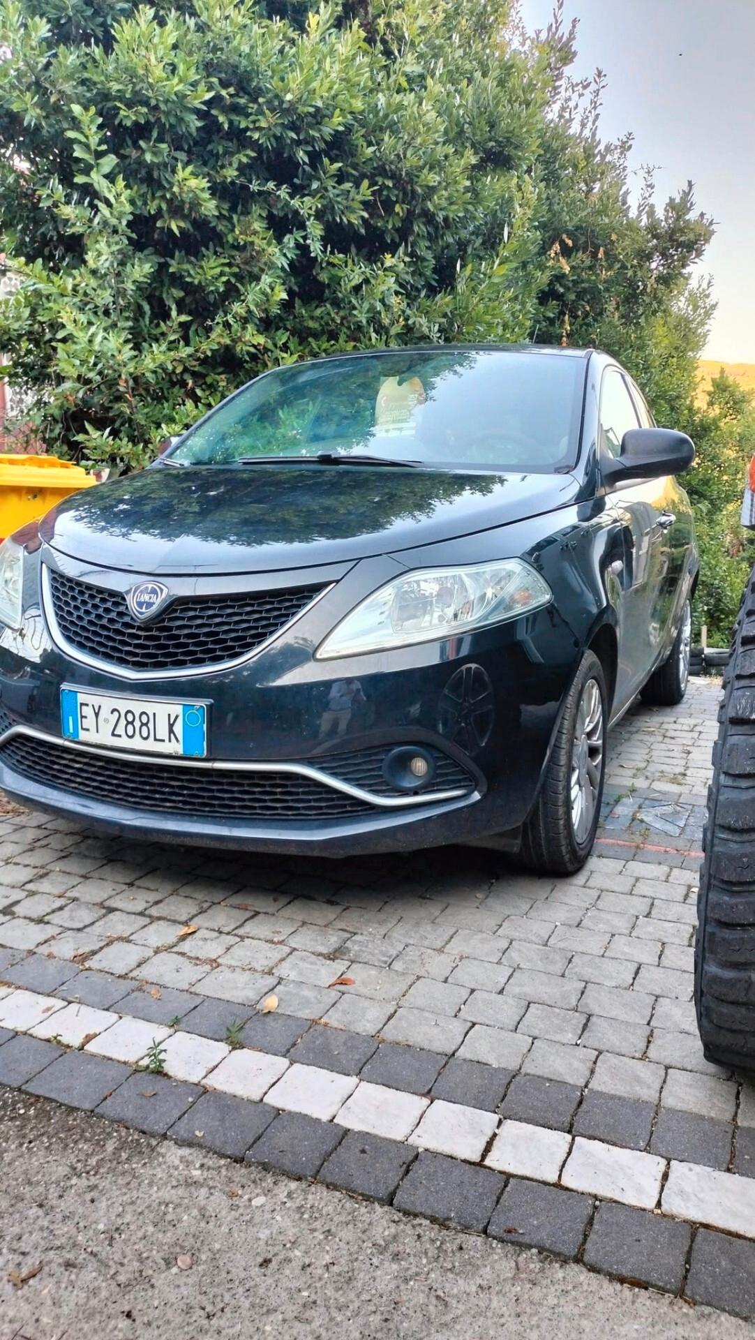 Lancia Ypsilon 1.2 69 CV 5 porte GPL Ecochic Silver