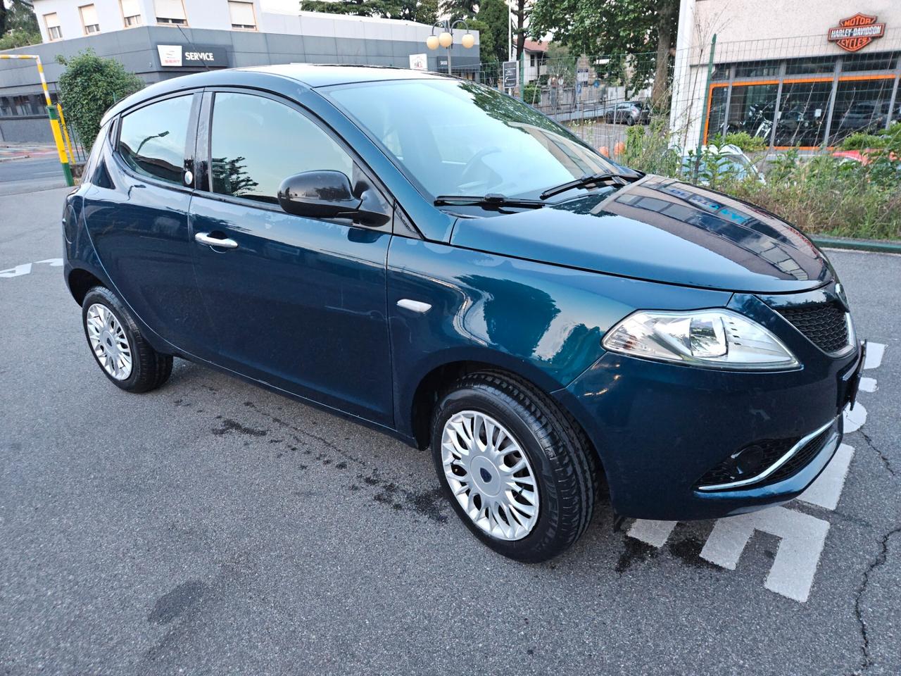 Lancia Ypsilon 0.9 TwinAir 85 CV 5 porte Metano Ecochic Platinum