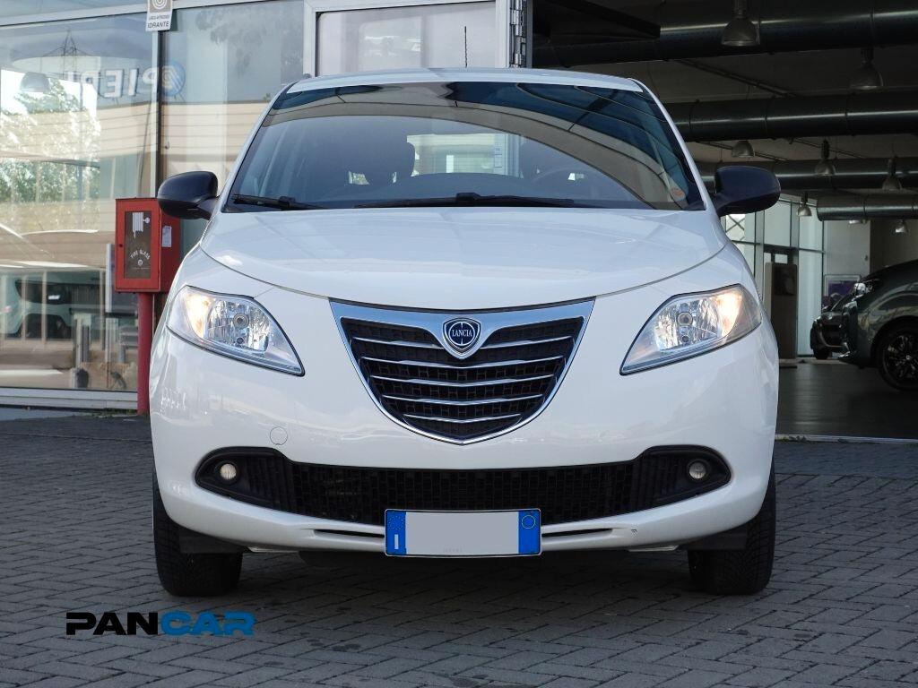 Lancia Ypsilon 0.9 TwinAir 85 CV 5 porte Metano Ecochic Silver