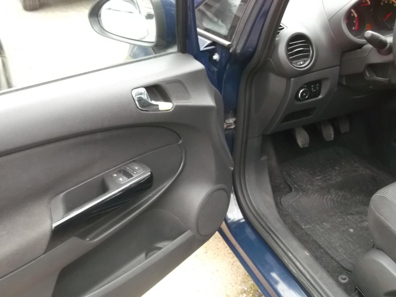 Opel Corsa 1.0 12V 5 porte Club - 05