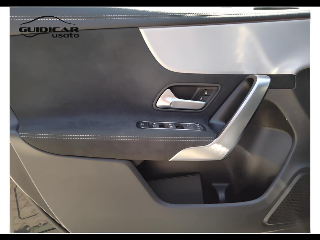 Mercedes-Benz Classe A - W177 2018 - A 180 d Premium Night edition auto