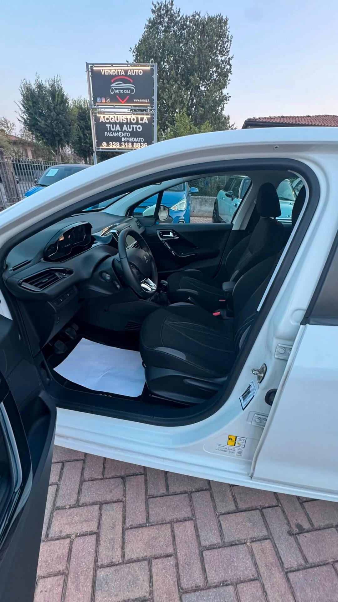 Peugeot 208 1.4 HDi 68 CV 5 porte Allure