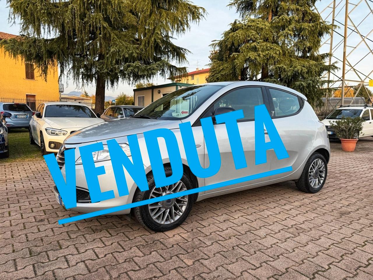 Lancia Ypsilon 1.2 69 CV 5 porte S&S Gold OK NEOPATENTATI