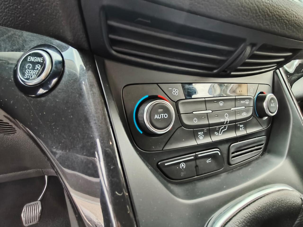 Ford Kuga 1.5 TDCI 120 CV S&S 2WD ST-Line