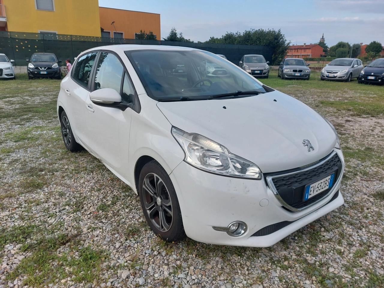 Peugeot 208 1.4 HDi 68 CV 5 porte Allure