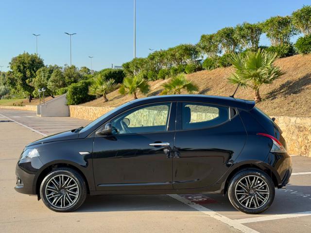 LANCIA Ypsilon HYBRID GOLD+NAVI+SENSORI+5POSTI+LED