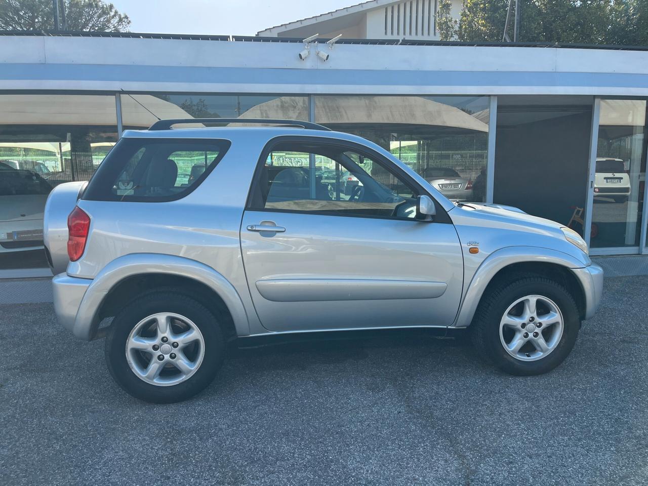 Toyota RAV 4 RAV4 2.0 Tdi D-4D cat 3 porte Sol