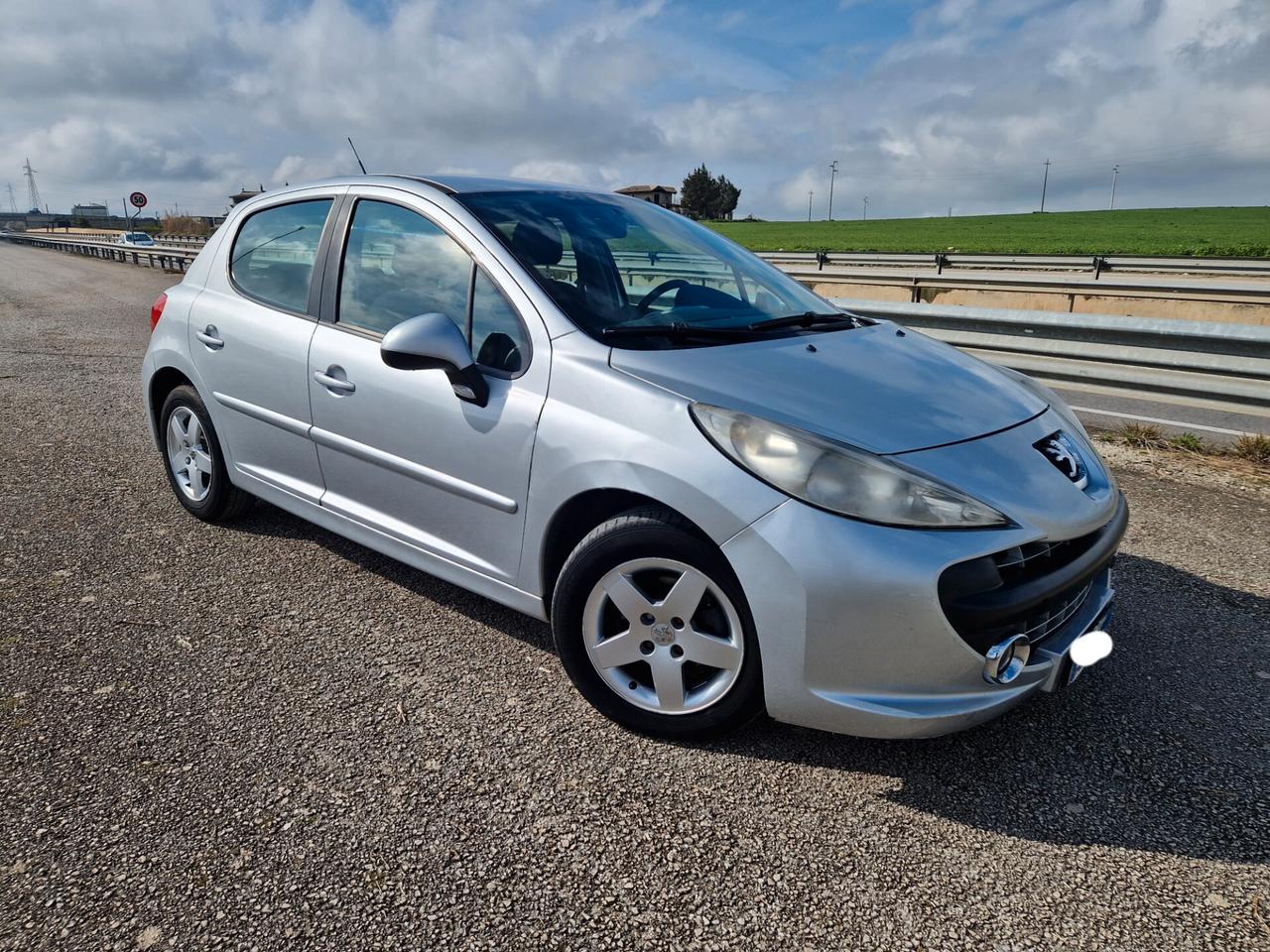 Peugeot 207 1.4 HDi 70CV 5p. ONE Line