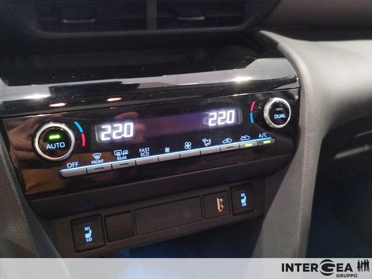 TOYOTA Yaris Cross 1.5h Lounge fwd 116cv e-cvt