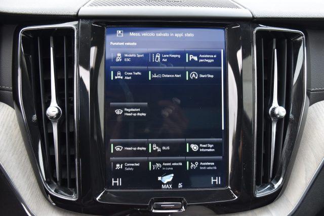 VOLVO XC60 D4 AWD Momentum *TETTUCCIO, PELLE*