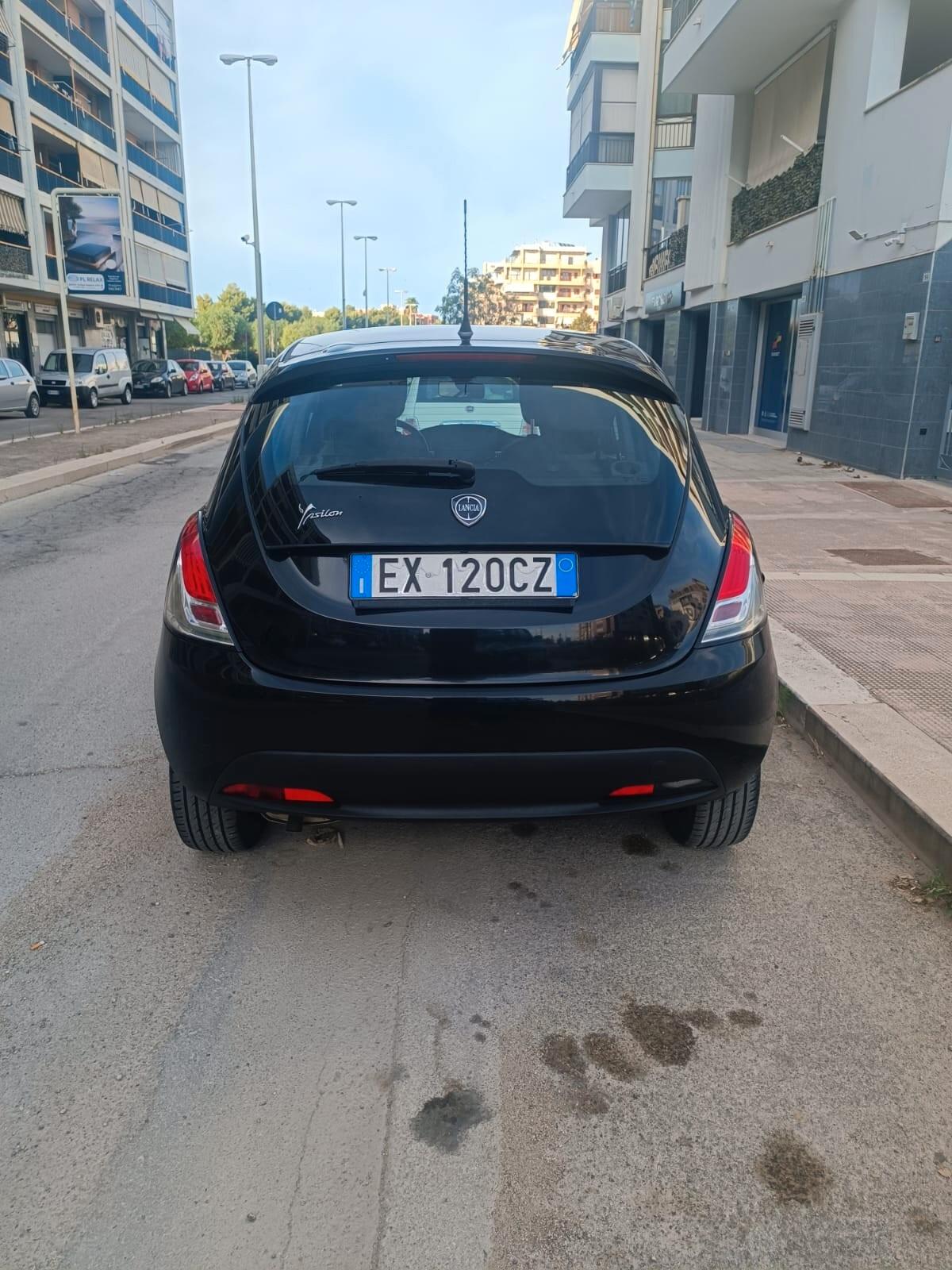 Lancia Ypsilon 1.2 69 CV 5 porte Silver