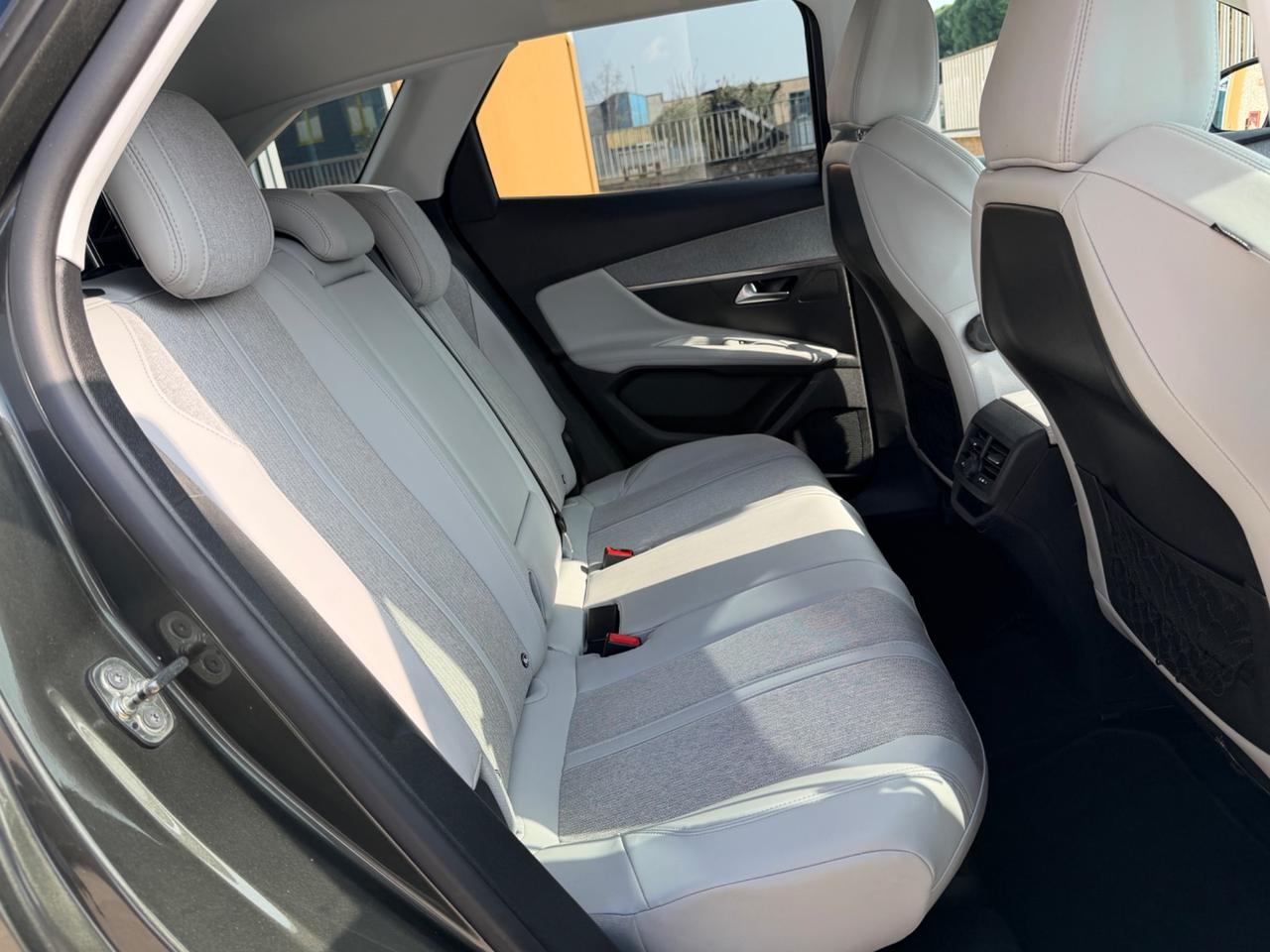 Peugeot 3008 BlueHDi 130 S&S EAT8 Allure