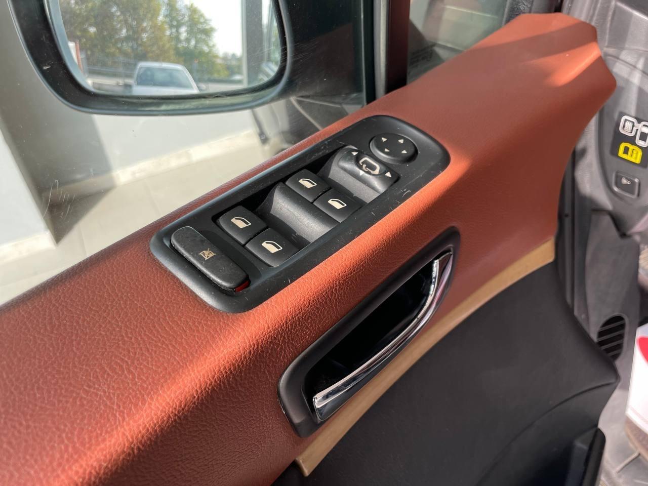 Lancia Phedra - Full Optional | Porte Scorrevoli