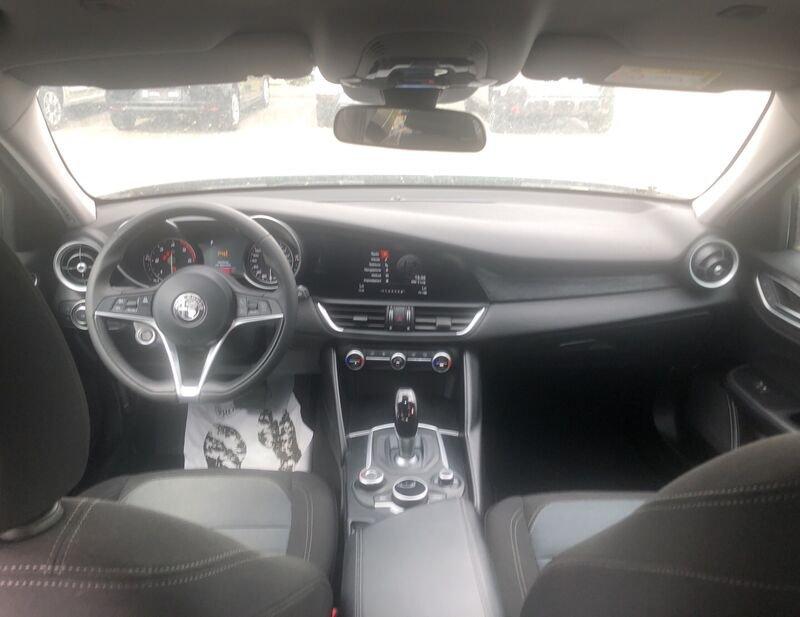 Alfa Romeo Giulia 2.2 TURBO AT8 BUSINESS