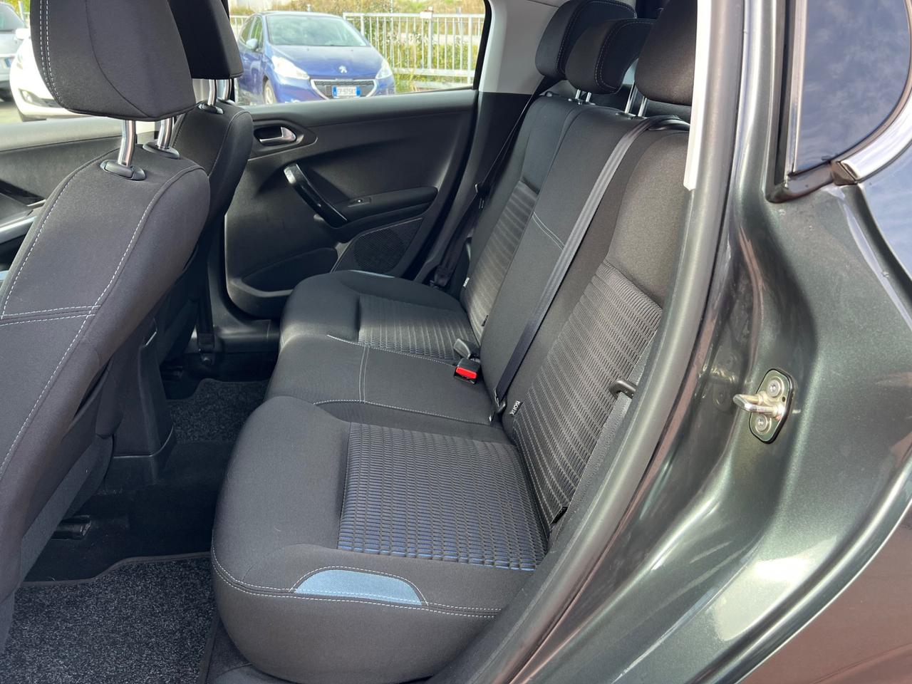 Peugeot 208 1.4 HDi 68 CV 5 porte Allure