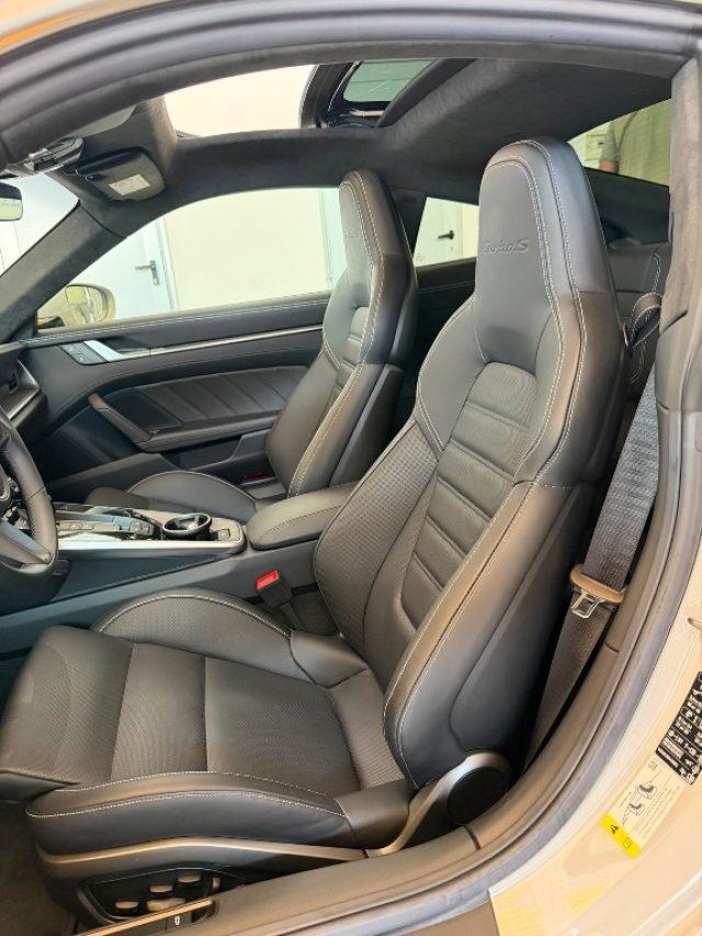PORSCHE 911 Turbo S Coupé //PARI AL NUOVO//