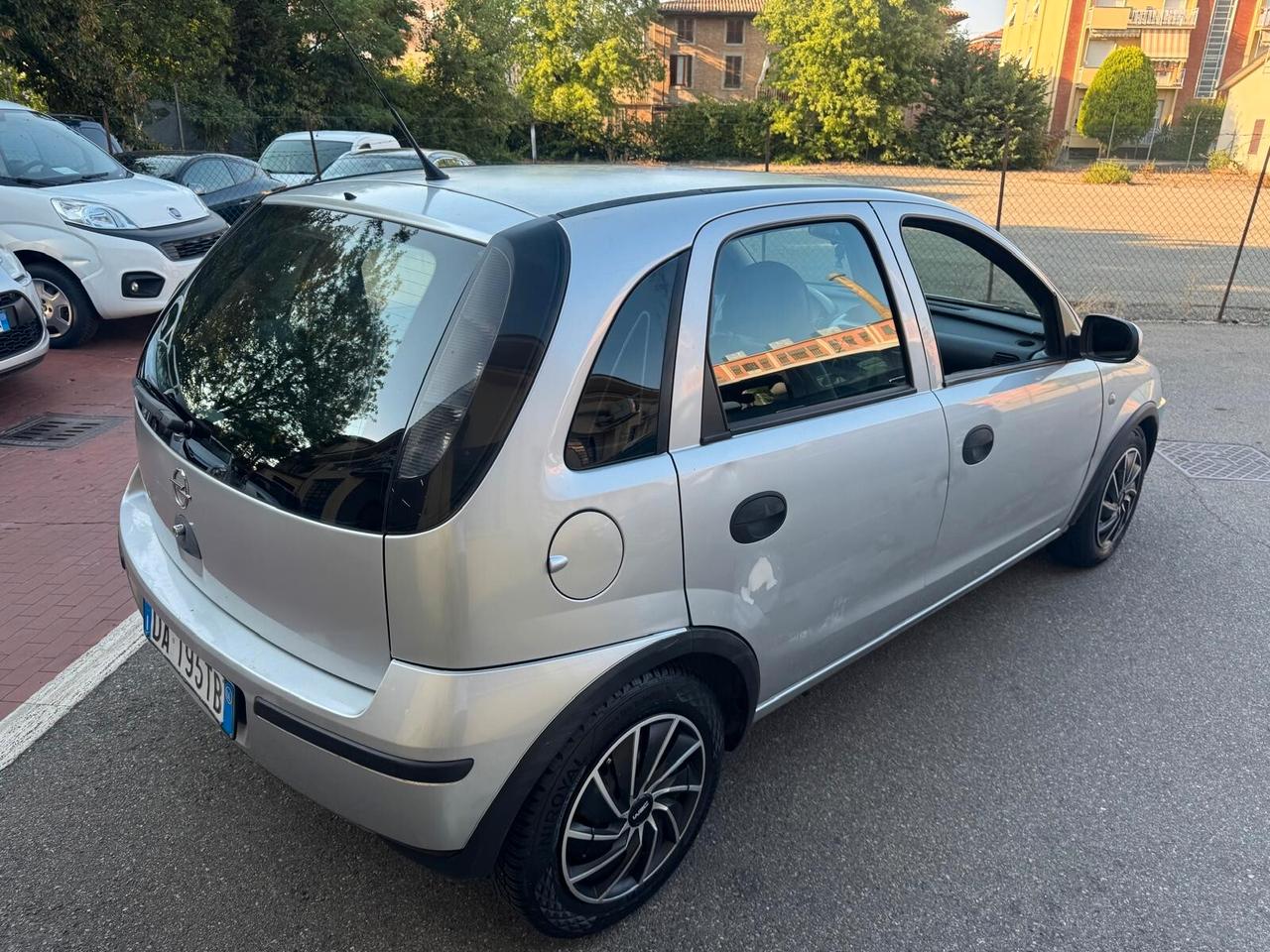 Opel Corsa Anno 2006 1.0 Benzina 5 porte 44 KW