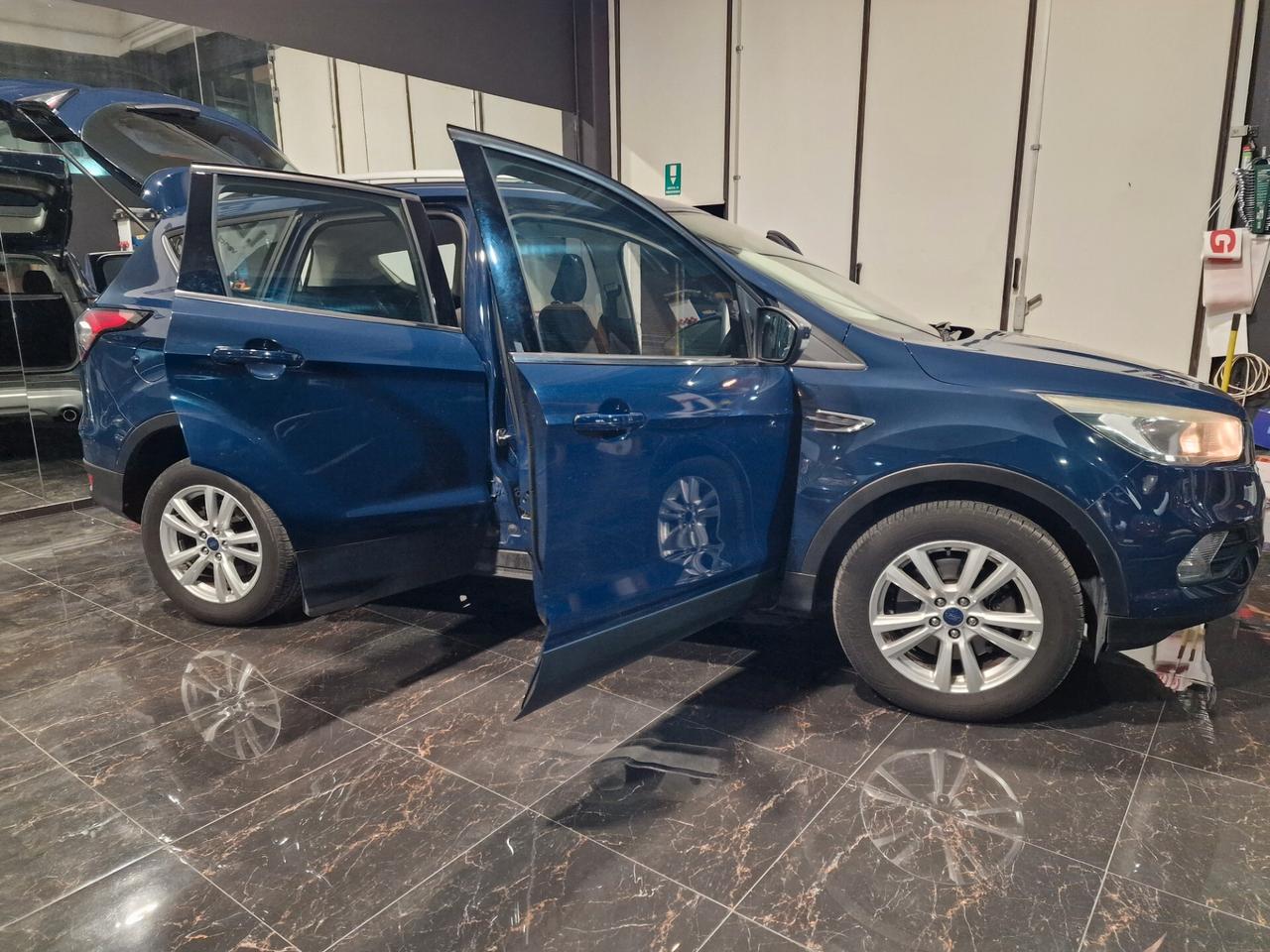 Ford Kuga 1.5 TDCI 120 CV S&S 2WD ST-Line Business