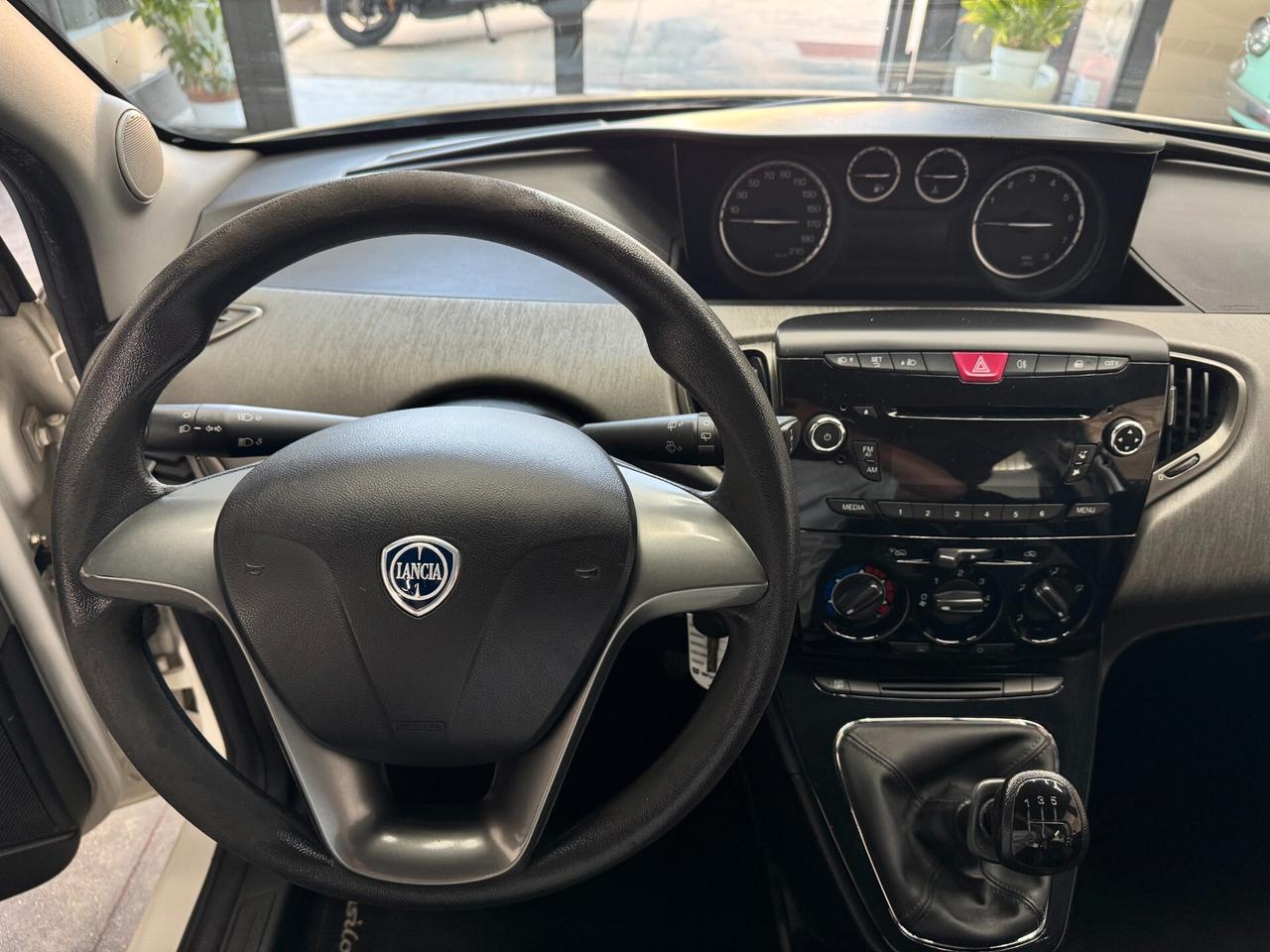 Lancia Ypsilon 1.2 69 CV 5 porte Gold