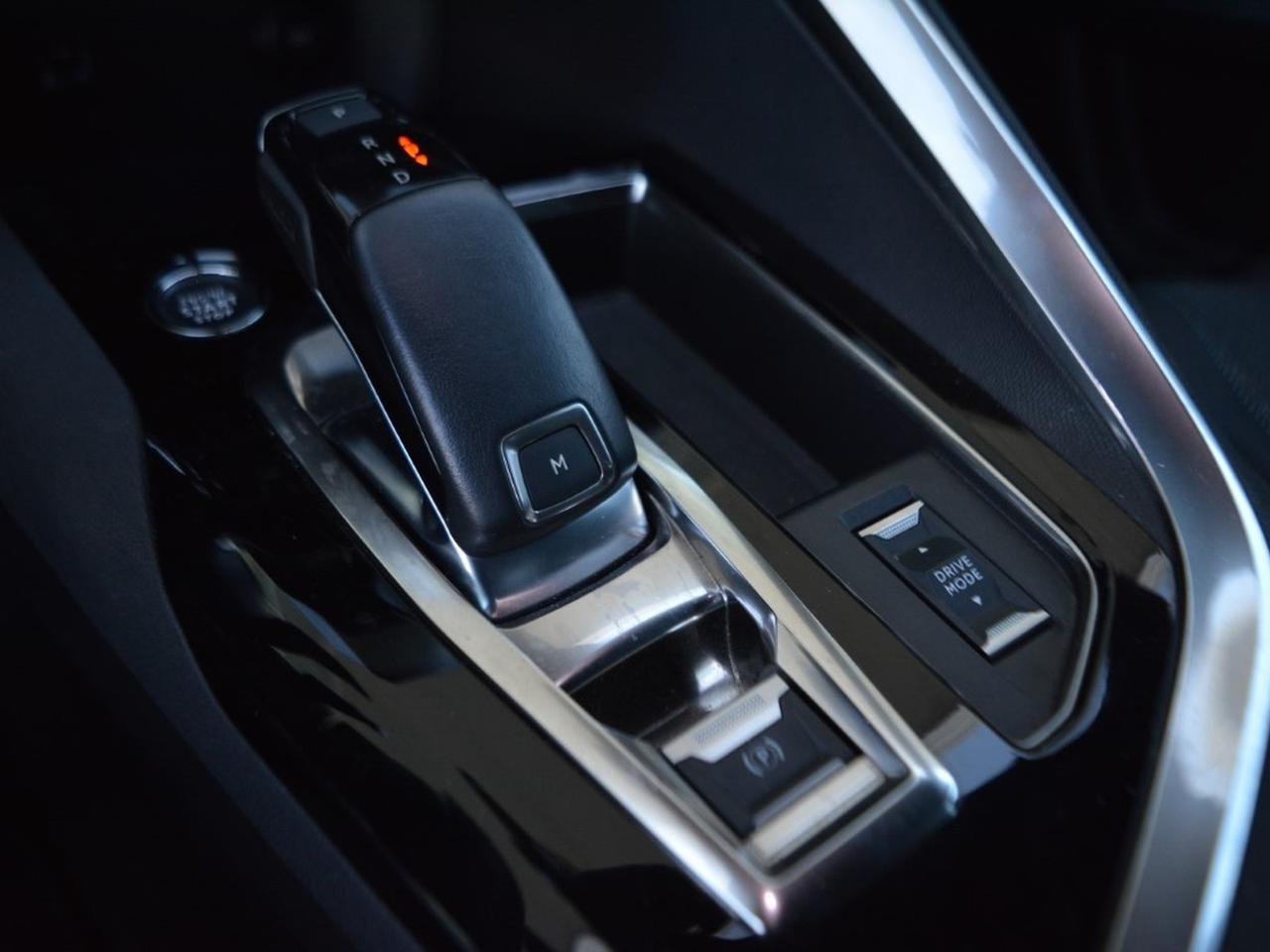 Peugeot 3008 1.2 puretech turbo allure pack eat8 s&s