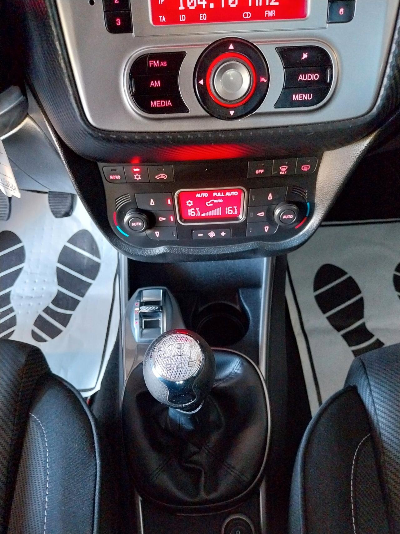 Alfa Romeo MiTo 1.6 JTDm 16V Distinctive Sport Pack - ok neopatentati