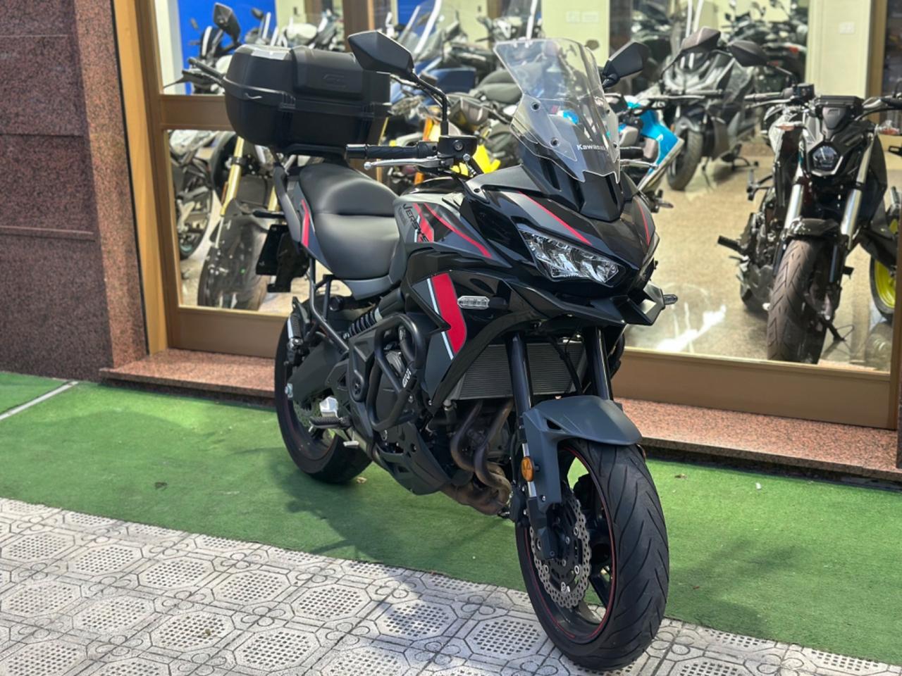 Kawasaki Versys 650 2024 tua a soli 74€