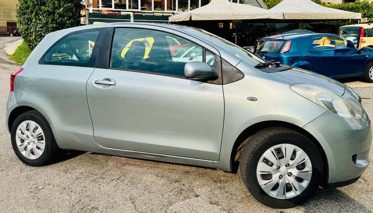 Toyota Yaris 1.0 3 porte Sol 100 mila km OK NEOPATENTATI