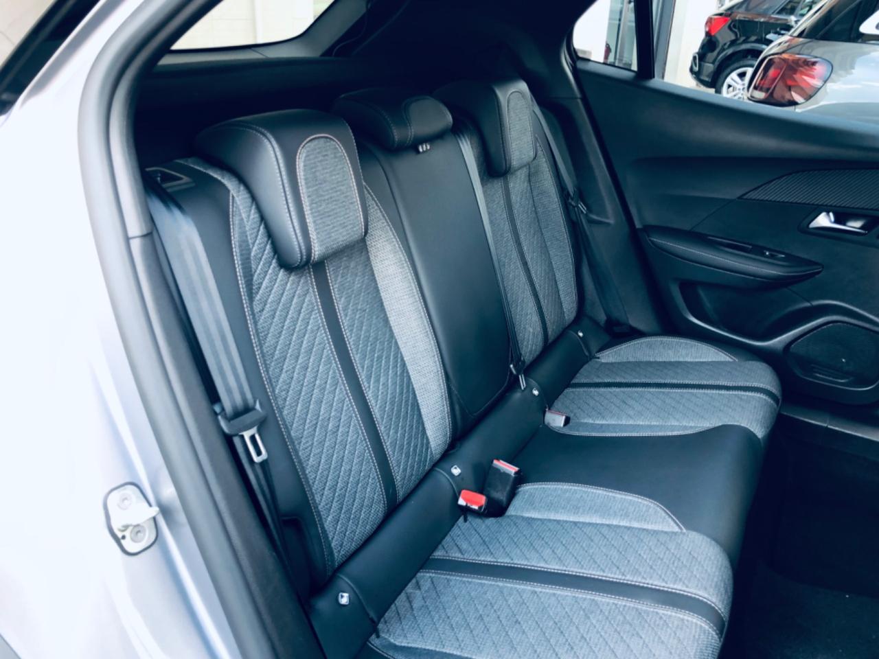 Peugeot 2008 PureTech 130 S&S EAT8 Allure