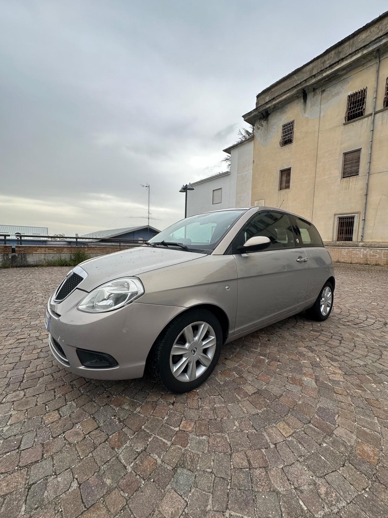 Lancia Ypsilon 1.4 Argento Ecochic GPL