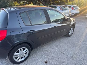 Renault Clio 1.2 16V 5 porte Le Iene occasione