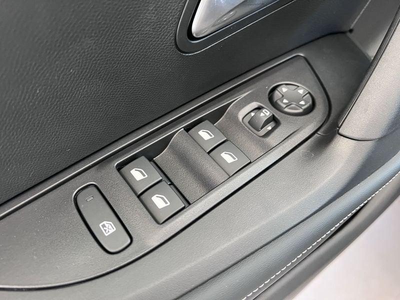 Peugeot 2008 2008 1.2 hybrid Allure 110cv e-dcs6