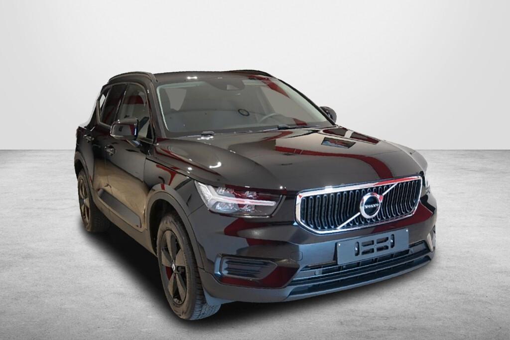 VOLVO XC40 2.0D D3 150CV 6M. MOMENTUM CORE ( FARI LED - COCKPIT - CRUISE - MIRROR - NAVI - SENSORI POST. - TELECAMERA POST. )