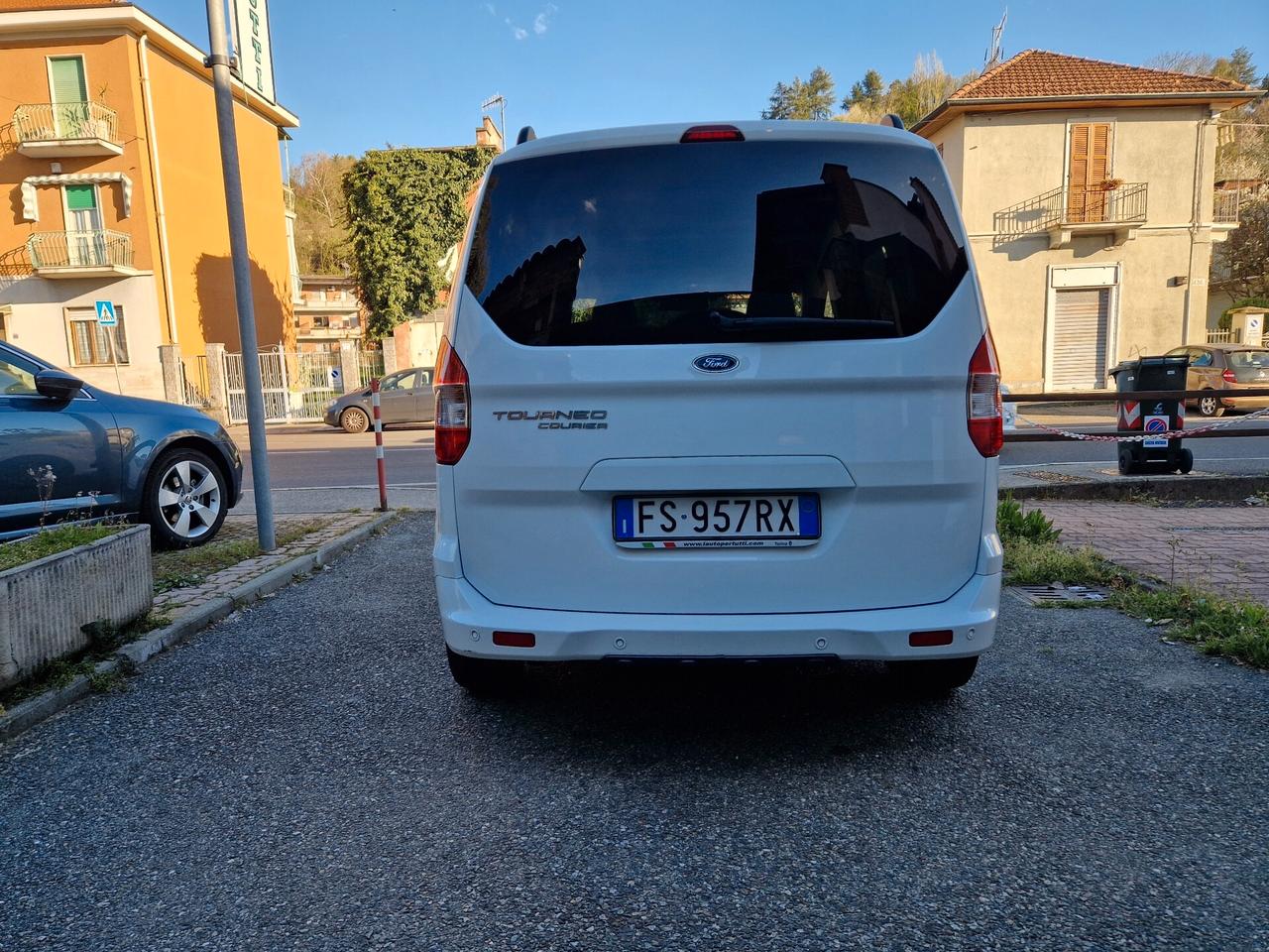 Ford Tourneo Courier 1.0 100CV "41.500 km" Carplay, Sensori post., Navi