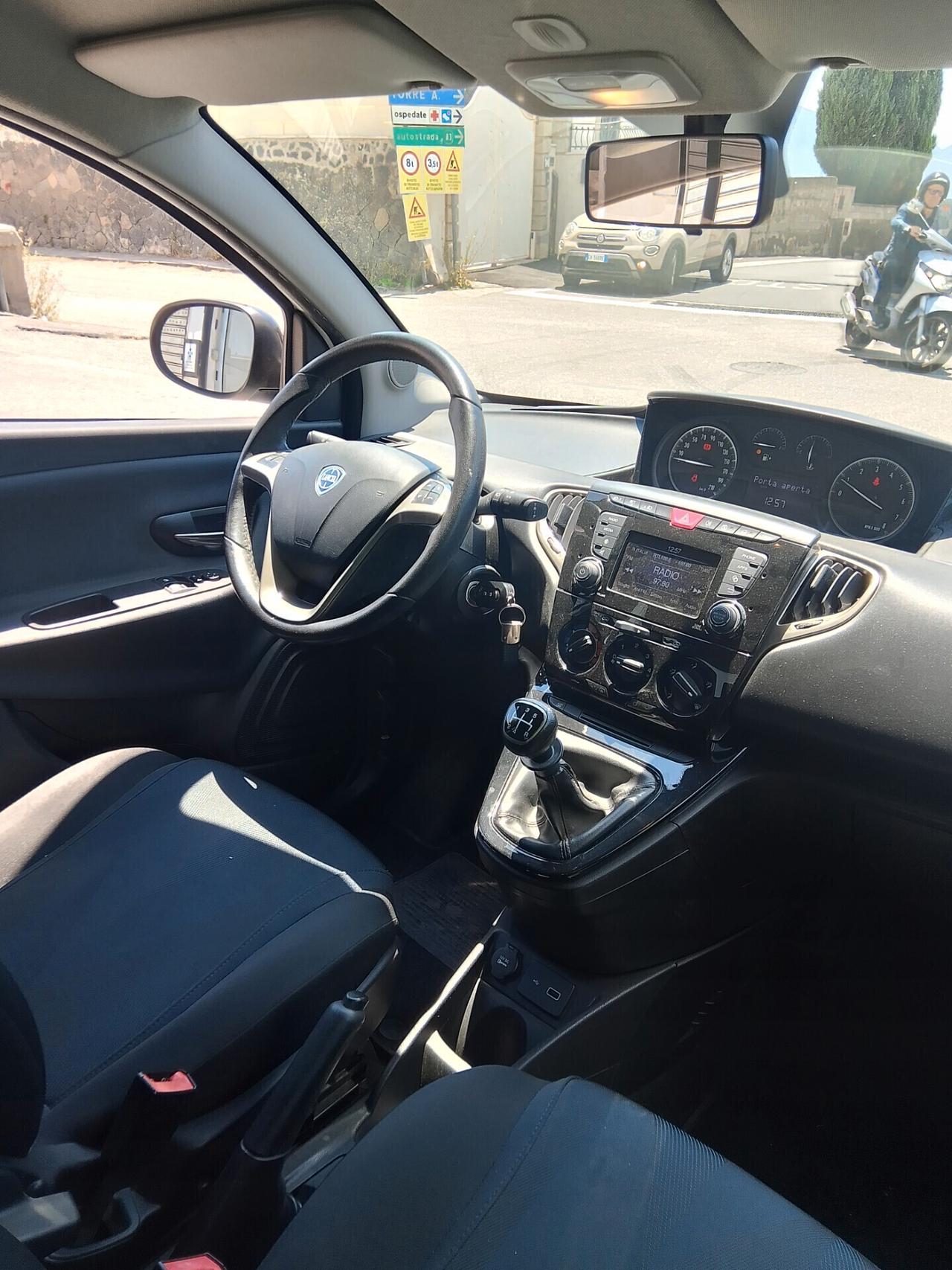 Lancia Ypsilon 1.2 69 CV 5 porte S&S Platinum