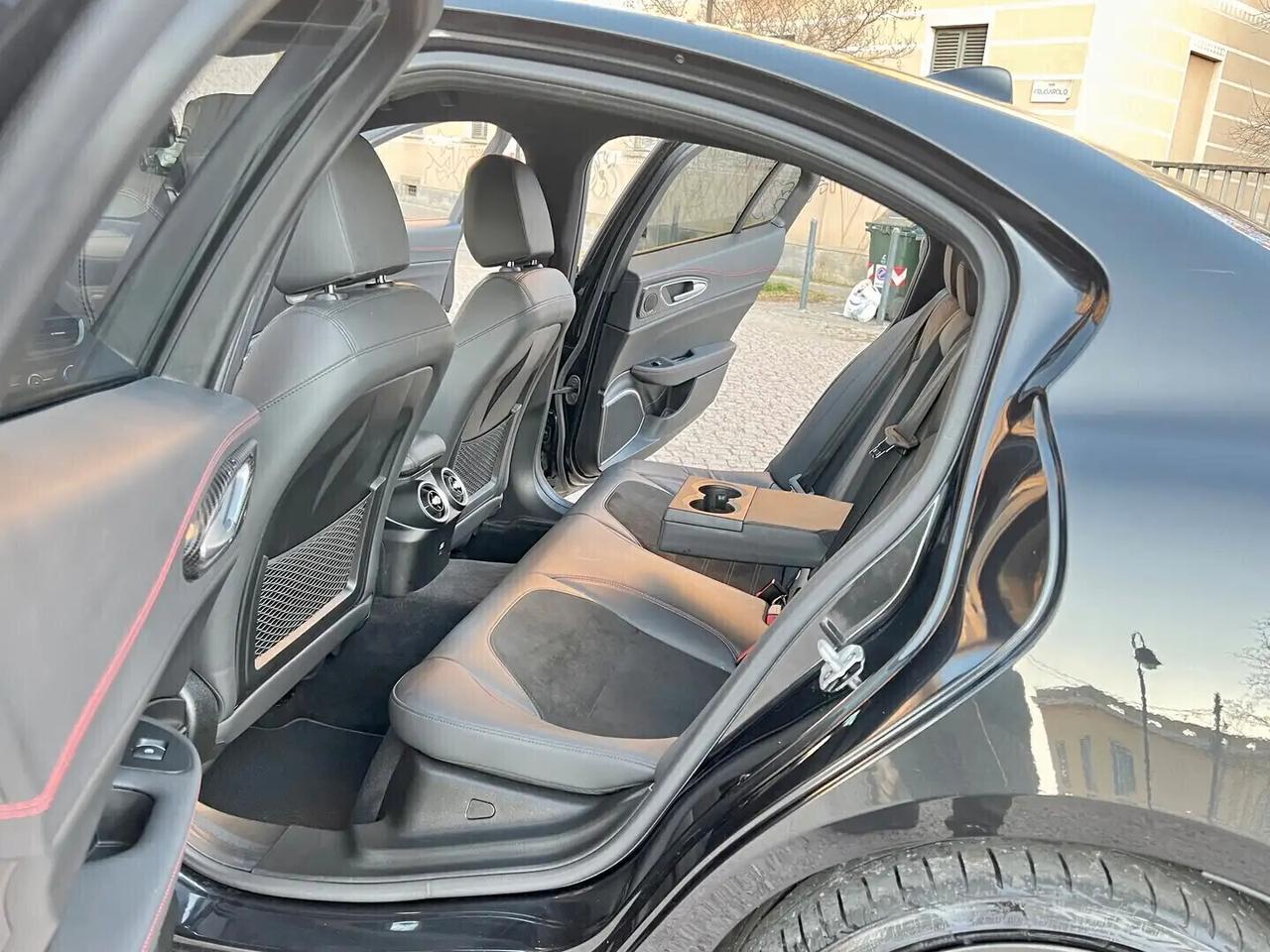 Alfa Romeo Giulia 2.9 T V6 AT8 Quadrifoglio