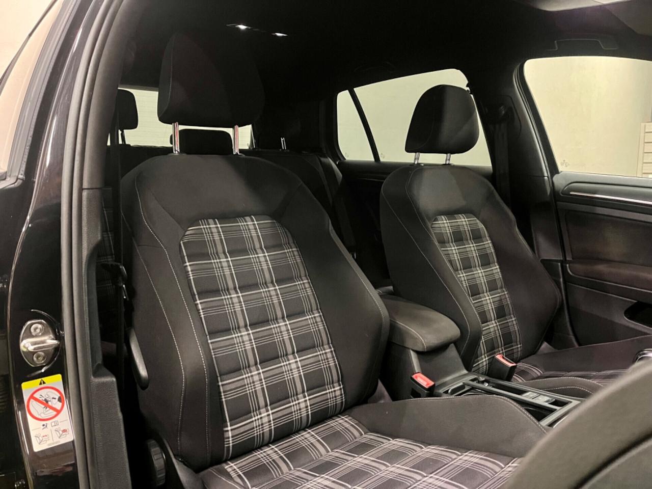 Volkswagen Golf GTD 2.0 TDI DSG 5p