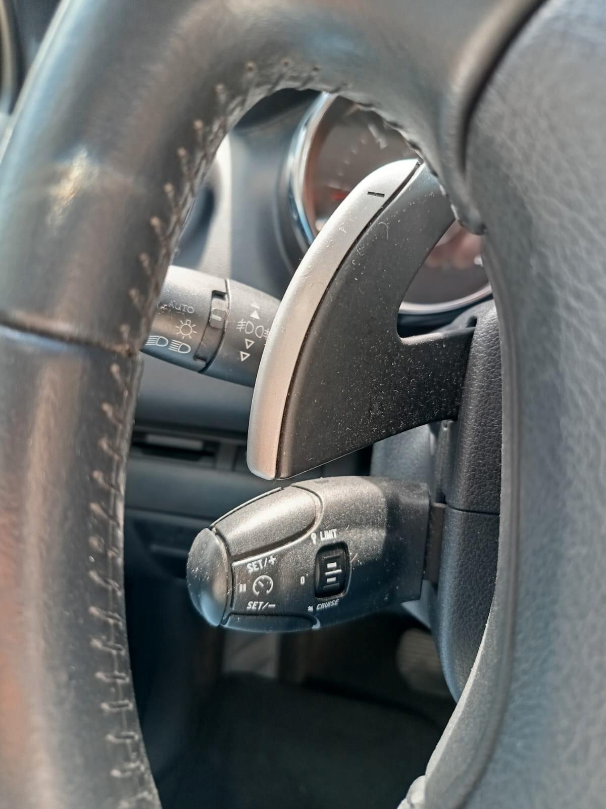 Peugeot 5008 1.6 HDi 110CV cambio robotizzato Féline