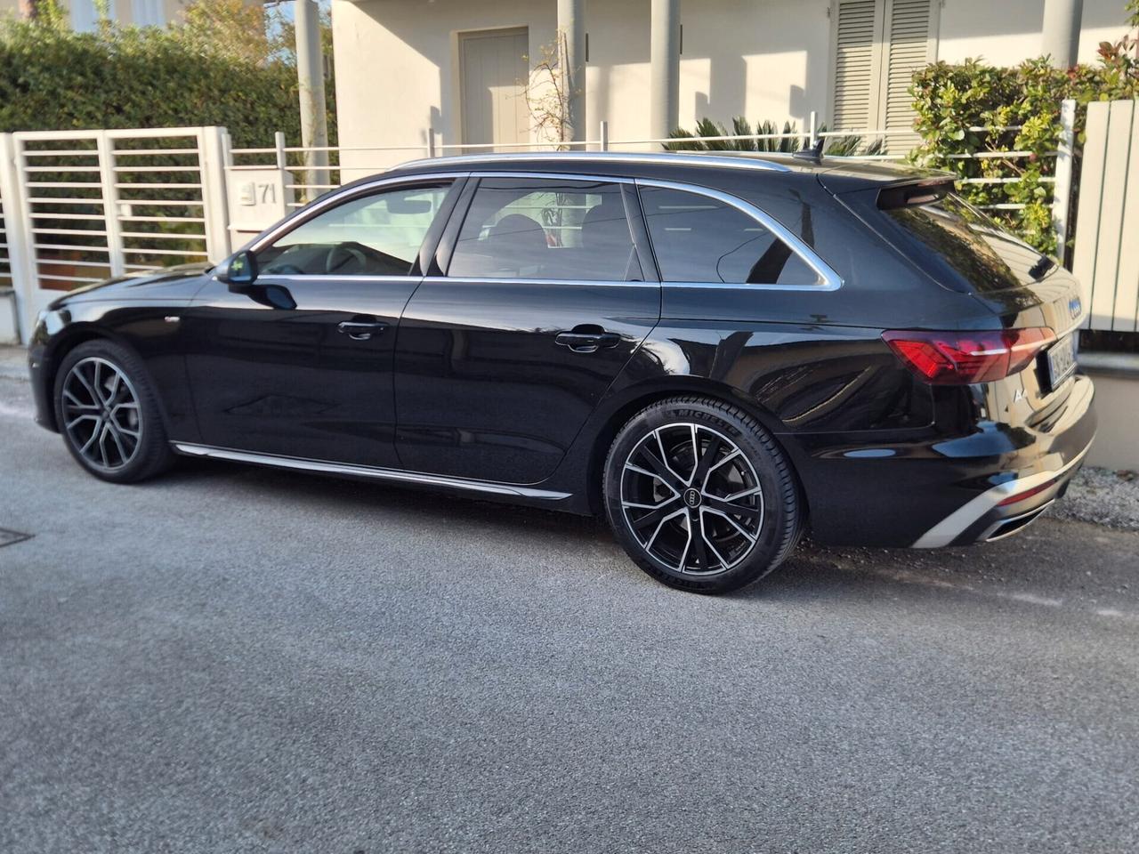 Audi A4 S-Line 4x4 full Matrix garantita 12 mesi