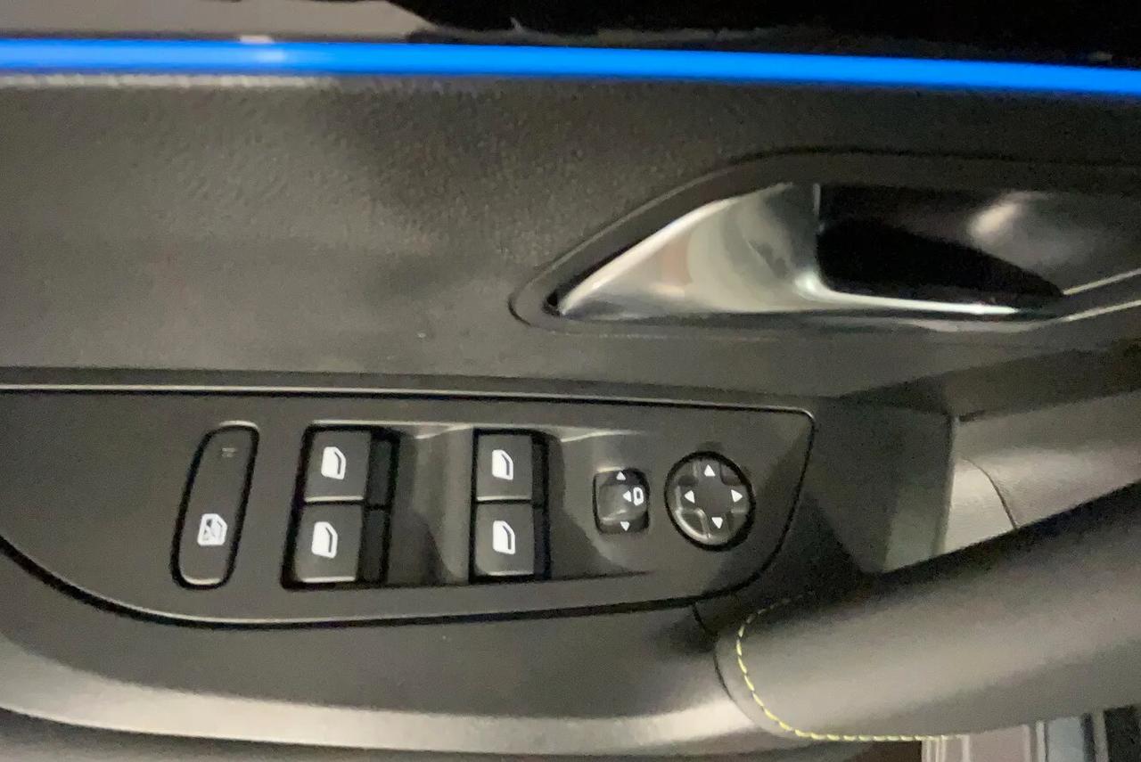 Peugeot 2008 motore elettrico 136 CV Active