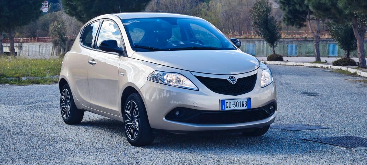 Lancia Ypsilon 1.0 FireFly 5 porte S&S Hybrid Ecochic Gold