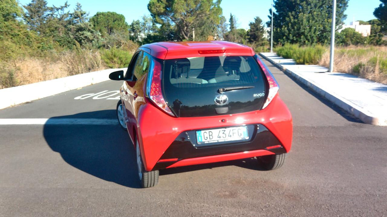 Toyota Aygo 1.0 VVT-i 69 CV 5 porte x-cool TSS
