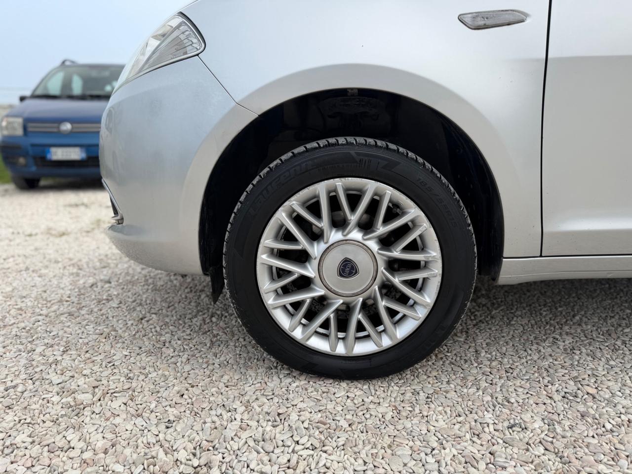 Lancia Ypsilon 0.9 TwinAir 85 CV 5 porte Metano Ecochic Gold