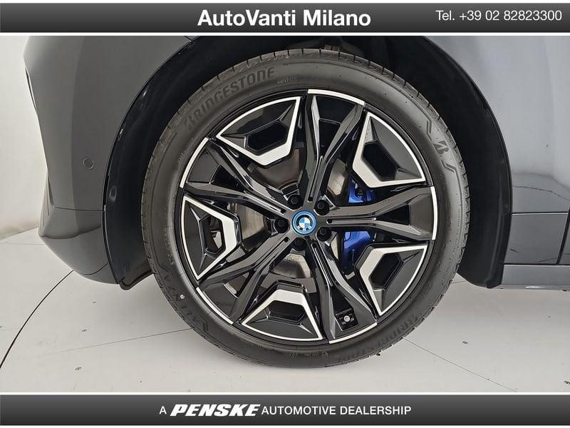 BMW iX xDrive40 Pacchetto Sportivo