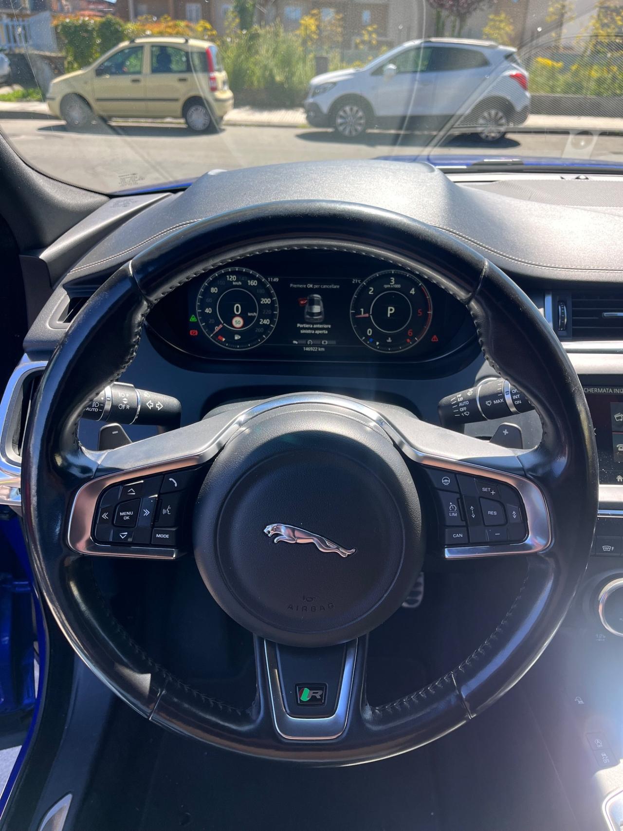 Jaguar E-Pace 2.0D 180 CV AWD aut. R-Dynamic HSE