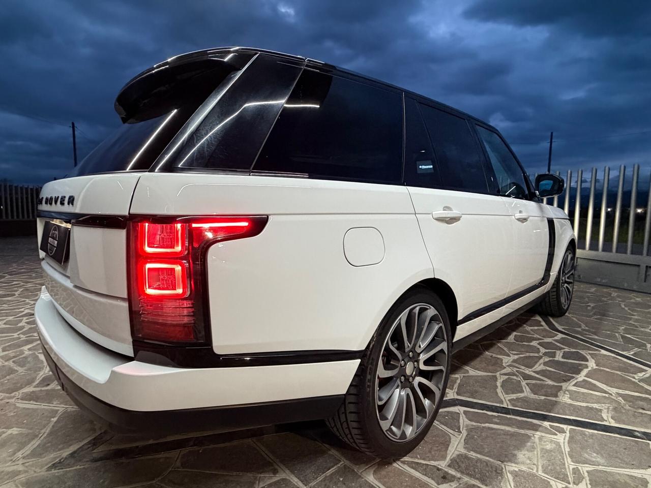Land Rover Range Rover Vogue 3.0TDV6 black edition