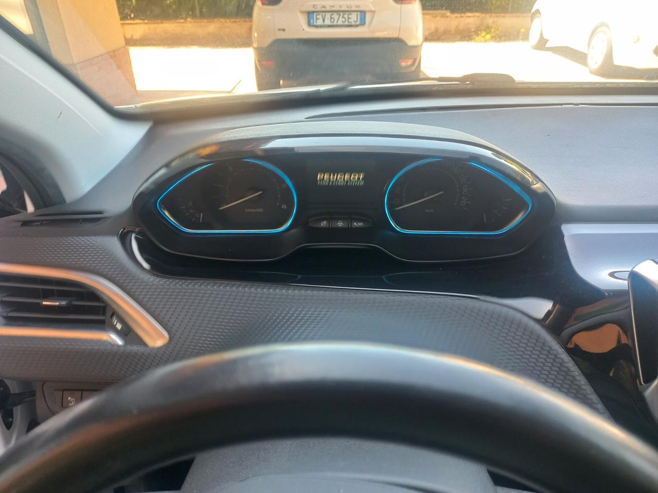 Peugeot 2008 BlueHDi 100 Allure