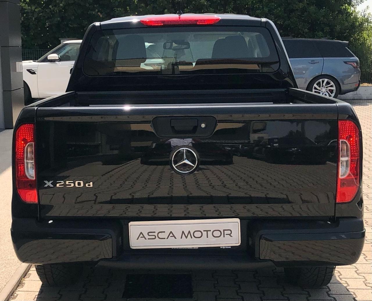 MERCEDES-BENZ X-KLASSE Autocarro