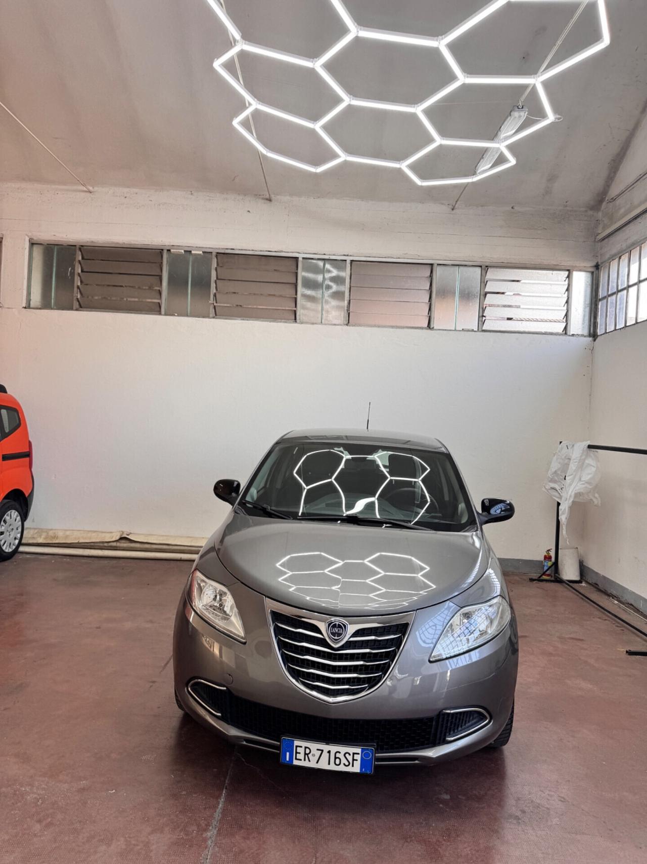 Lancia Ypsilon 1.2 69 CV 5 porte Platinum